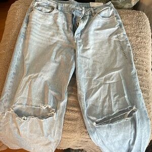 American Eagle curvy short wide leg ripped jeans size 16